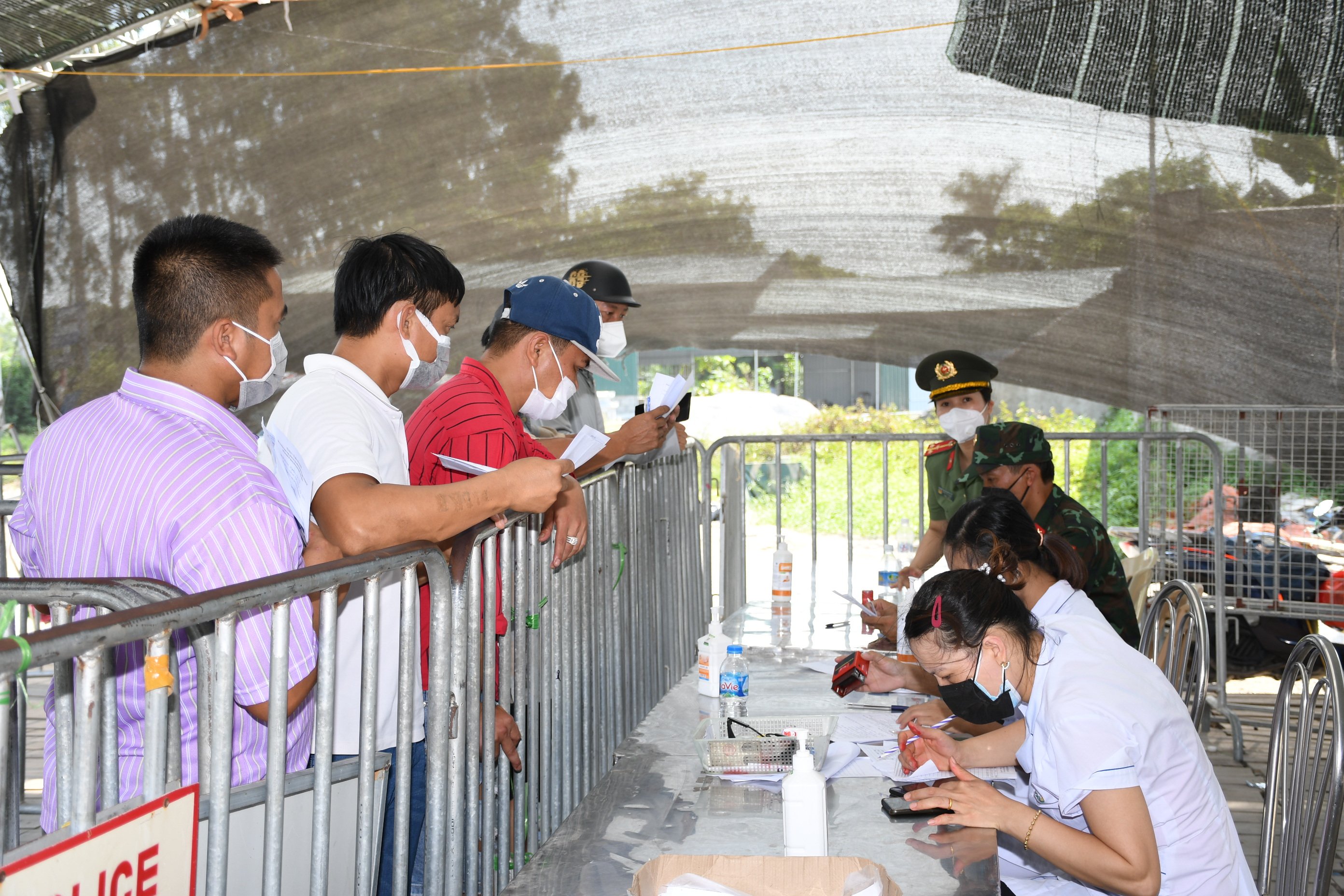 Xã Hưng Nhân (Vĩnh Bảo): Phạt hành chính 5 triệu đồng trường hợp tẩy xóa tờ khai y tế để qua chốt cầu Nghìn